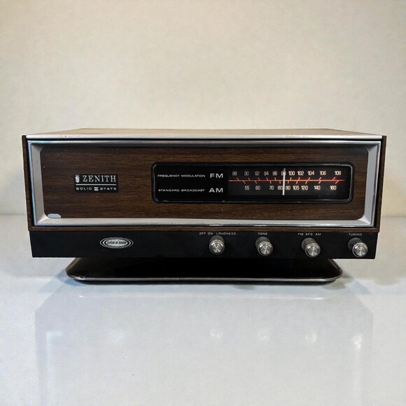 Vintage Zenith K421W AM/FM Solid State Radio – Woodgrain Mid-Century Receiver - Picture 1 of 9